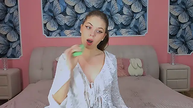 TINA LIOREN online show from 12-17-25, 05:57