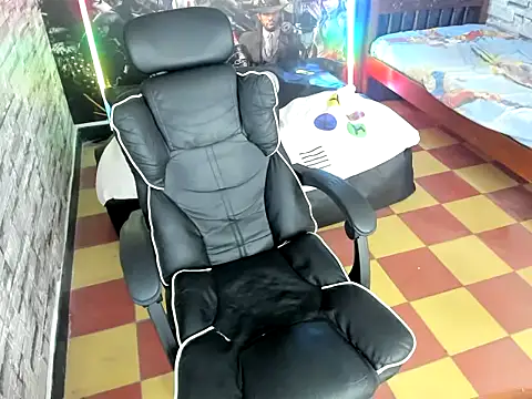 Snapshot of jay_orange chatting on 11-28-25, 07:27 jay orange online show from 11-28-25, 07:27