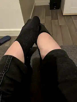 Snapshot of Blue-Coxy chatting on 11-24-25, 06:40 Blue-Coxy online show from 11-24-25, 06:40