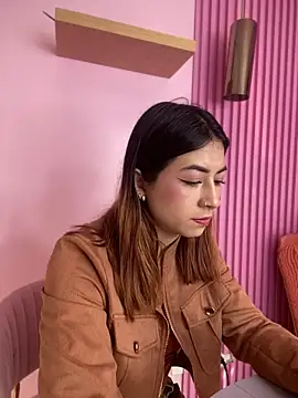 Snapshot of MaddieHunter chatting on 01-11-26, 01:05 MaddieHunter online show from 01-11-26, 01:05