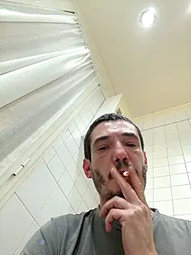 Snapshot of Mamps8 chatting on 12-14-25, 04:29 Mamps8 online show from 12-14-25, 04:29