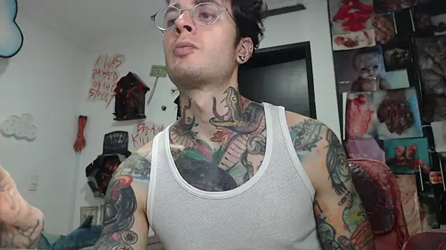 Snapshot of CryBoy13 chatting on 12-01-25, 03:55 CryBoy13 online show from 12-01-25, 03:55