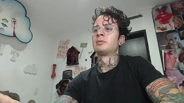 Snapshot of CryBoy13 chatting on 12-01-25, 11:21 CryBoy13 online show from 12-01-25, 11:21