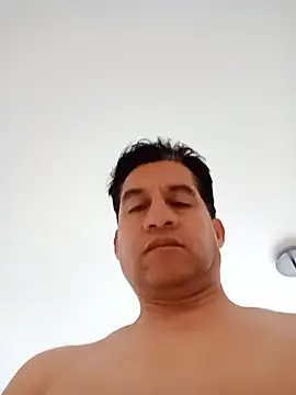 ChrisFloresP online show from 12-04-25, 11:41