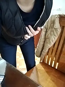 Snapshot of HanniZii chatting on 12-03-25, 01:13 HanniZii online show from 12-03-25, 01:13