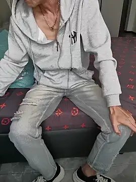 Snapshot of micai_fengbei chatting on 11-26-25, 06:47 micai fengbei online show from 11-26-25, 06:47