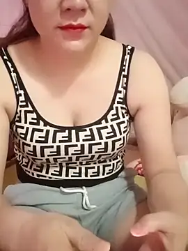 Snapshot of Lily-ross22 chatting on 06-11-26, 01:49 Lily-ross22 online show from 06-11-26, 01:49