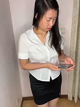 Snapshot of TU-37 chatting on 12-18-25, 11:27 TU-37 online show from 12-18-25, 11:27