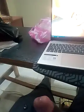 LovelyHughes online show from 04-07-26, 11:48