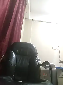 LovelyHughes online show from 04-21-26, 11:51