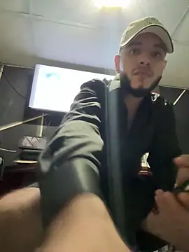 Snapshot of tratosucio chatting on 12-19-25, 07:37 tratosucio online show from 12-19-25, 07:37