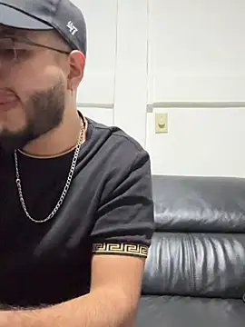 Snapshot of tratosucio chatting on 02-08-26, 05:00 tratosucio online show from 02-08-26, 05:00