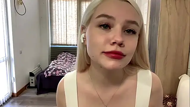 Snapshot of MistikMinx chatting on 11-27-25, 12:07 MistikMinx online show from 11-27-25, 12:07