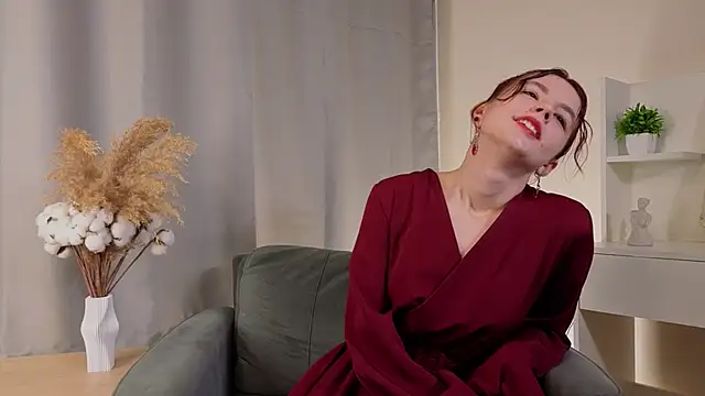 Snapshot of SharaSauer chatting on 11-28-25, 02:25 SharaSauer online show from 11-28-25, 02:25