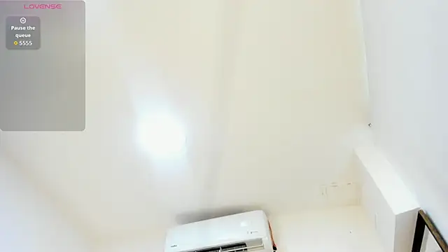 Snapshot of IsisBrown_ chatting on 12-13-25, 09:09 IsisBrown online show from 12-13-25, 09:09