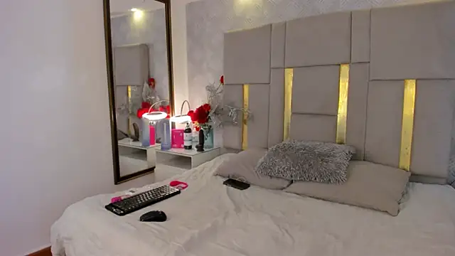 Snapshot of IsisBrown_ chatting on 02-21-26, 07:59 IsisBrown online show from 02-21-26, 07:59