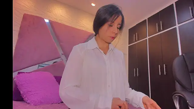 Snapshot of sol-angel chatting on 06-12-26, 04:06 sol-angel online show from 06-12-26, 04:06