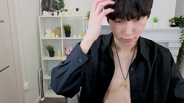 Snapshot of YugoAsian chatting on 11-25-25, 12:27 YugoAsian online show from 11-25-25, 12:27