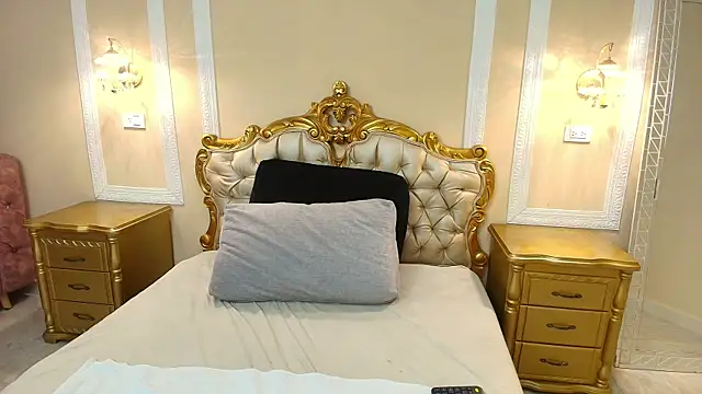 HallieStone online show from 03-25-26, 12:00