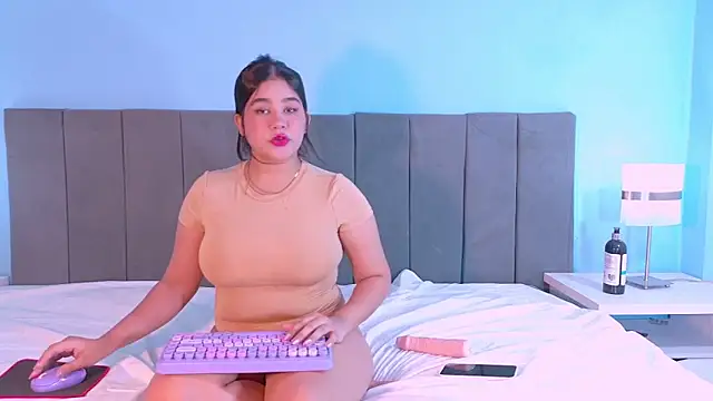 Lizz Bunny online show from 04-21-26, 01:42