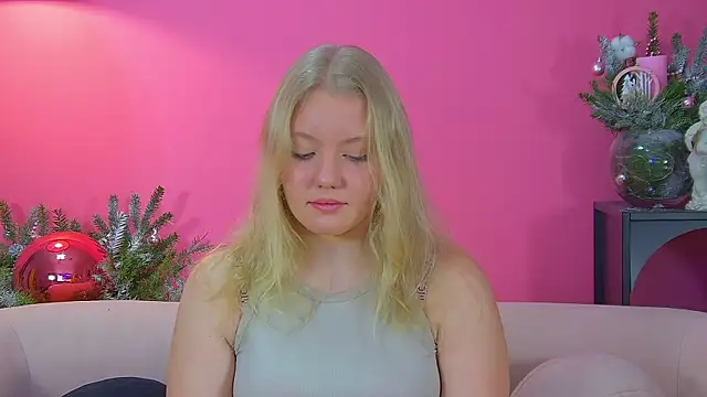 Snapshot of EmilyEvanse chatting on 12-15-25, 06:23 EmilyEvanse online show from 12-15-25, 06:23