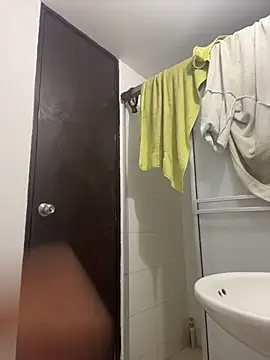 Snapshot of Miia_moonn chatting on 12-18-25, 11:05 Miia moonn online show from 12-18-25, 11:05