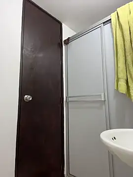 Snapshot of Miia_moonn chatting on 12-19-25, 11:17 Miia moonn online show from 12-19-25, 11:17