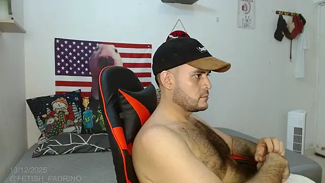 Snapshot of holegape chatting on 12-14-25, 12:16 holegape online show from 12-14-25, 12:16