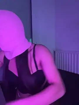 Snapshot of linaatchikita chatting on 12-20-25, 09:44 linaatchikita online show from 12-20-25, 09:44