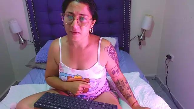 Snapshot of franysteell chatting on 12-02-25, 11:04 franysteell online show from 12-02-25, 11:04