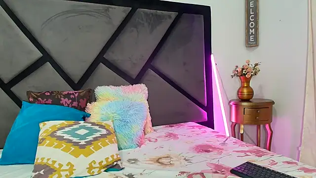 Snapshot of TashaNaughty4u chatting on 12-04-25, 12:14 TashaNaughty4u online show from 12-04-25, 12:14