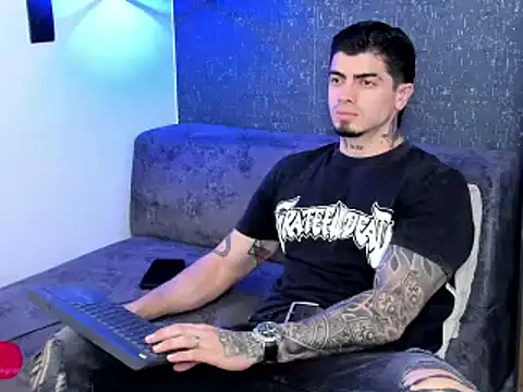 Snapshot of _mrcock__ chatting on 05-17-26, 07:43 mrcock online show from 05-17-26, 07:43