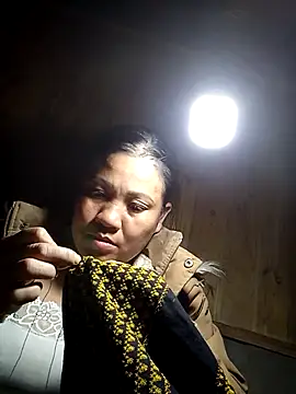 Snapshot of hey-bana chatting on 12-05-25, 01:09 hey-bana online show from 12-05-25, 01:09