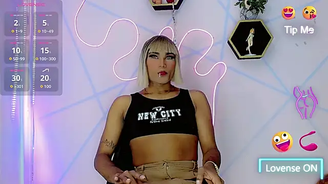 Snapshot of Natasha__Hot_ chatting on 12-14-25, 01:11 Natasha Hot online show from 12-14-25, 01:11