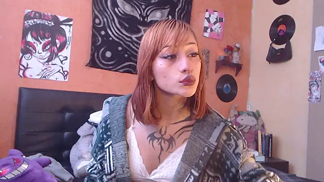 Snapshot of Layla_quinn chatting on 07-14-26, 02:56 Layla quinn online show from 07-14-26, 02:56