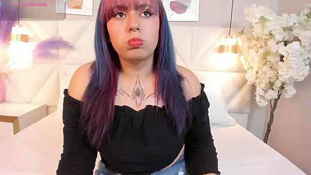 Snapshot of Vera_Gold_ chatting on 11-25-25, 03:39 Vera Gold online show from 11-25-25, 03:39