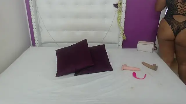 Snapshot of naughty_bigass_18 chatting on 12-16-25, 03:33 naughty bigass 18 online show from 12-16-25, 03:33