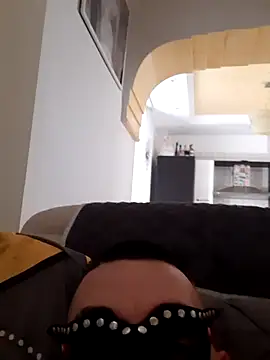 Snapshot of Vampiro83zz chatting on 03-15-26, 02:56 Vampiro83zz online show from 03-15-26, 02:56