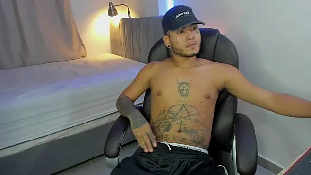 Snapshot of master_evil07 chatting on 11-28-25, 05:21 master evil07 online show from 11-28-25, 05:21