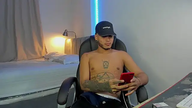 Snapshot of master_evil07 chatting on 12-01-25, 03:44 master evil07 online show from 12-01-25, 03:44