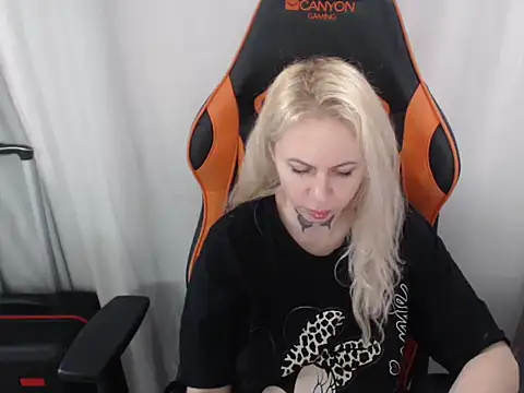 MissButterfly69 online show from 11-29-25, 11:35