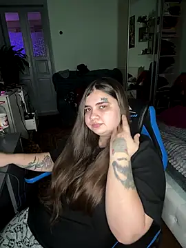 Snapshot of MariasV chatting on 12-14-25, 04:56 MariasV online show from 12-14-25, 04:56