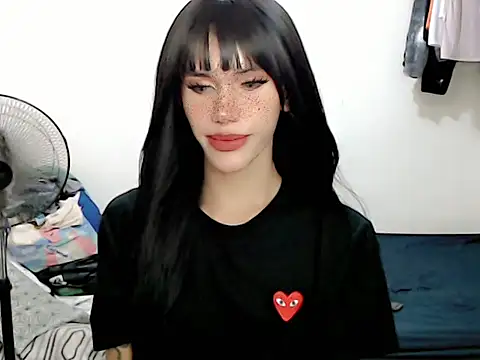 Snapshot of superhotbabe chatting on 11-25-25, 03:34 superhotbabe online show from 11-25-25, 03:34