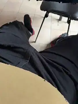 Snapshot of rebeudomi69 chatting on 12-20-25, 02:13 rebeudomi69 online show from 12-20-25, 02:13