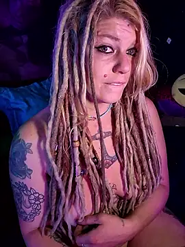 Snapshot of Horny_hippie chatting on 12-23-25, 08:01 Horny hippie online show from 12-23-25, 08:01