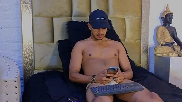 Snapshot of Brand_Collins chatting on 12-05-25, 08:38 Brand Collins online show from 12-05-25, 08:38