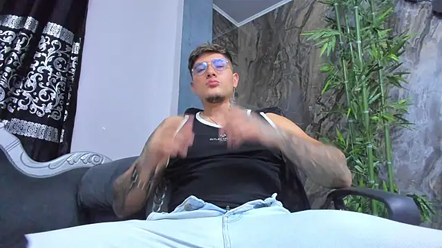 Snapshot of ArturFrostt chatting on 12-05-25, 11:19 ArturFrostt online show from 12-05-25, 11:19