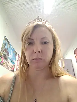 Snapshot of JenyJansy chatting on 12-01-25, 04:12 JenyJansy online show from 12-01-25, 04:12