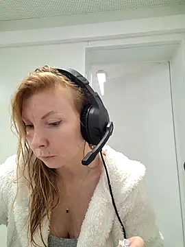 Snapshot of JenyJansy chatting on 12-02-25, 06:03 JenyJansy online show from 12-02-25, 06:03