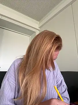 Snapshot of JenyJansy chatting on 12-17-25, 11:27 JenyJansy online show from 12-17-25, 11:27